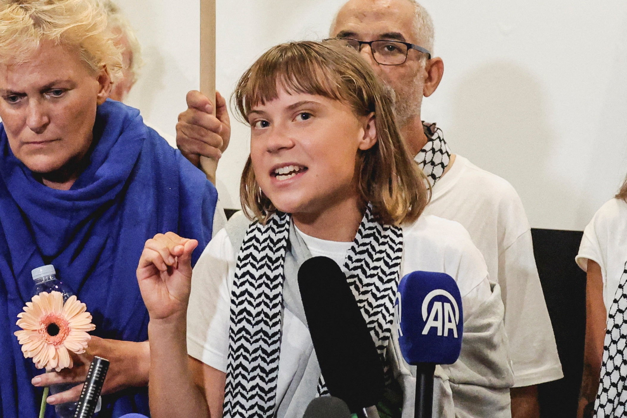 Greta Thunberg é presa em protesto pró-Palestina em Londres, diz grupo de ativistas