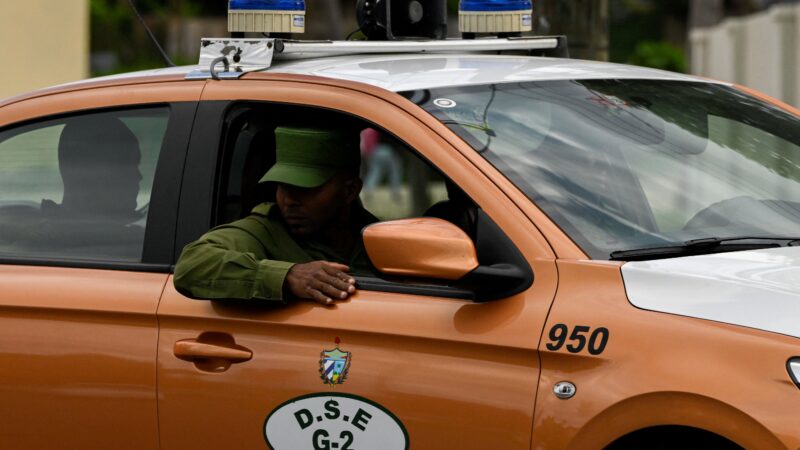 Ex-ministro da Economia de Cuba é condenado à prisão perpétua