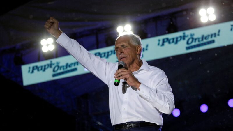 Após perdão de Trump, ex-presidente hondurenho deixa prisão nos EUA em meio a impasse eleitoral em Honduras