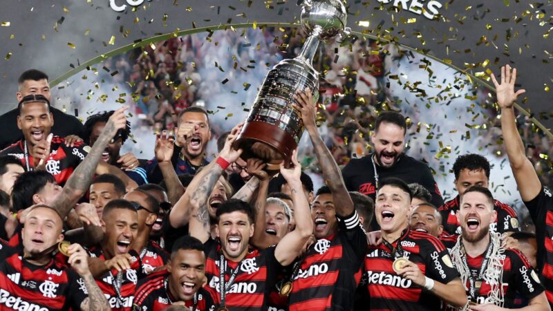 Primeiro tetra brasileiro, Flamengo muda sua imagem na Libertadores e se candidata a novo bicho-papão