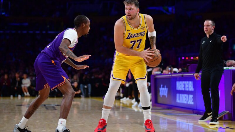 NBA: Lakers têm LeBron apagado e Doncic com nove turnovers em derrota para os Suns