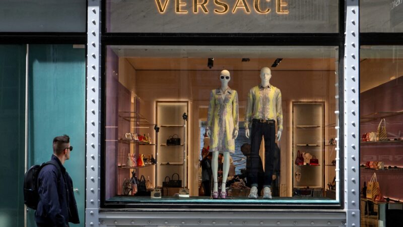 Prada conclui compra da Versace por US$ 1,4 bilhão e cria gigante do luxo italiano