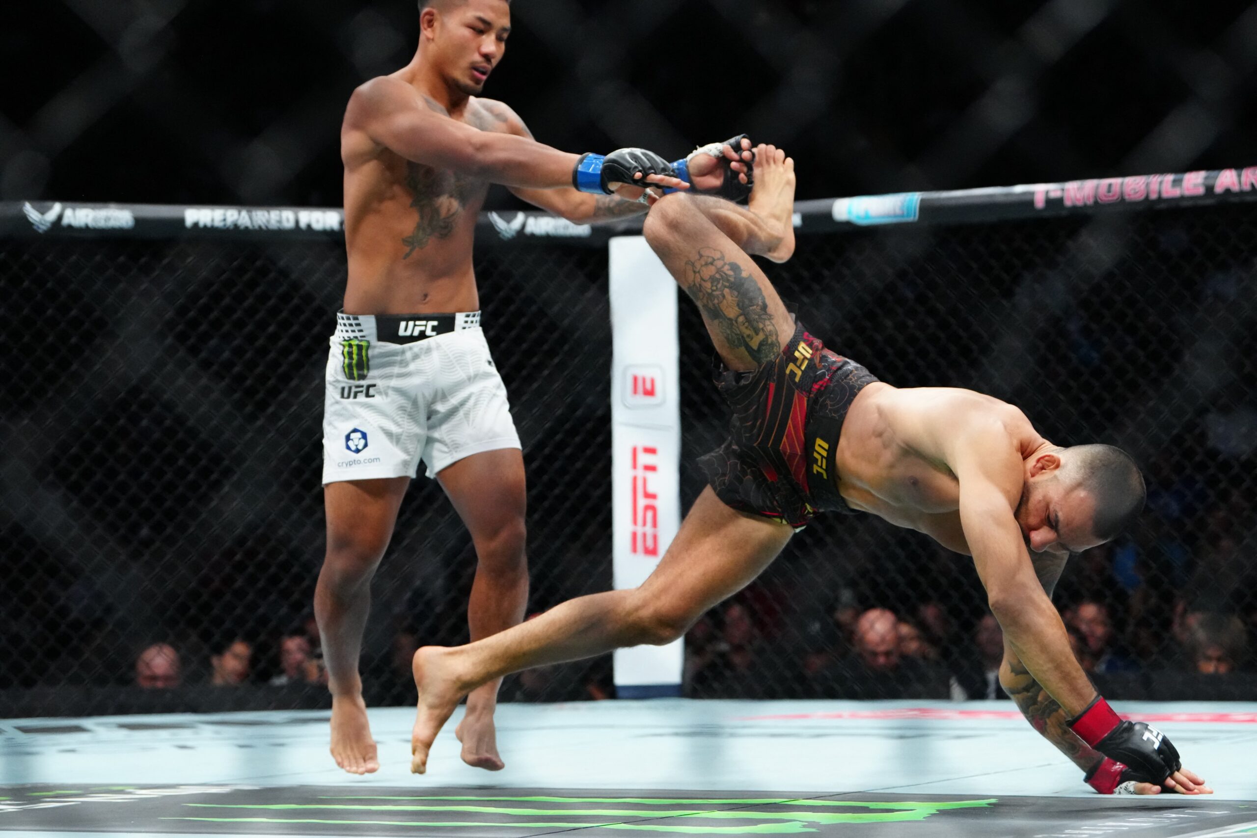 Pantoja lamenta lesão e perda do título para Joshua Van, e garante: “Não iria me ganhar lutando”