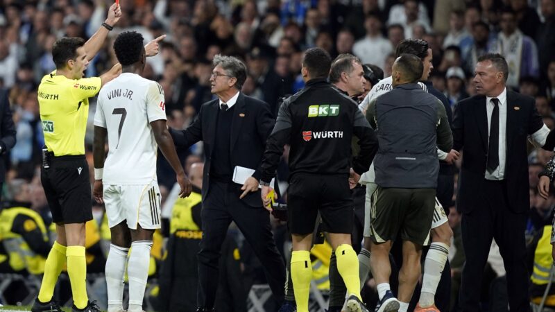 Parte do vestiário do Real Madrid rechaça queixas contra árbitro após vexame: “Desculpa de m…”