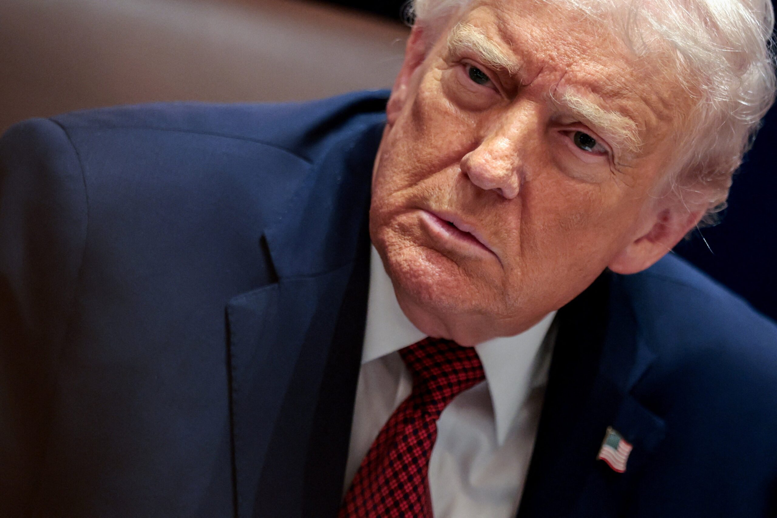 Trump ataca repórteres chamando-as de ‘irritante’ e ‘despreparada’ em entrevista nos EUA