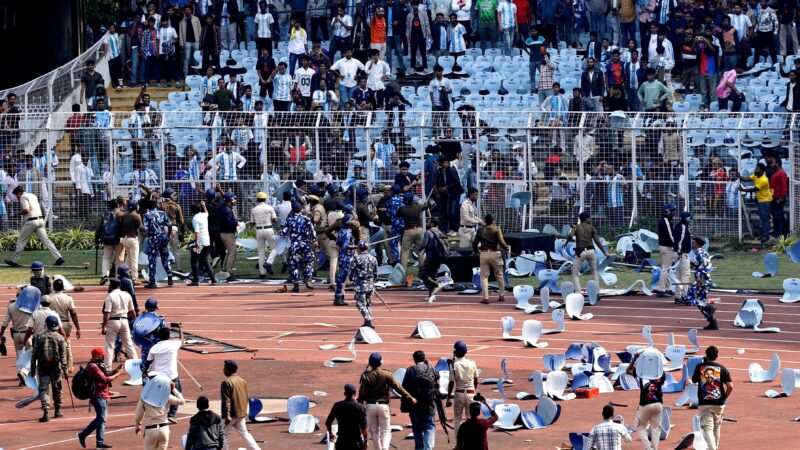 Turnê de Messi na Índia acaba em confusão e arremesso de cadeiras; organizador é detido pela polícia