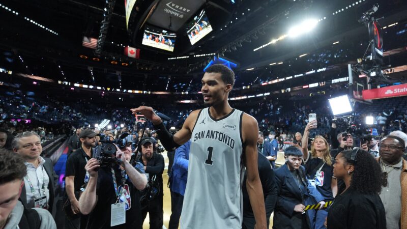 Wembanyama brilha em volta de lesão, Spurs vence Thunder e vai à final da NBA Cup 2025