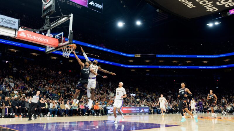 Perto de fazer 41 anos, LeBron mostra explosão física e dá toco espetacular; assista