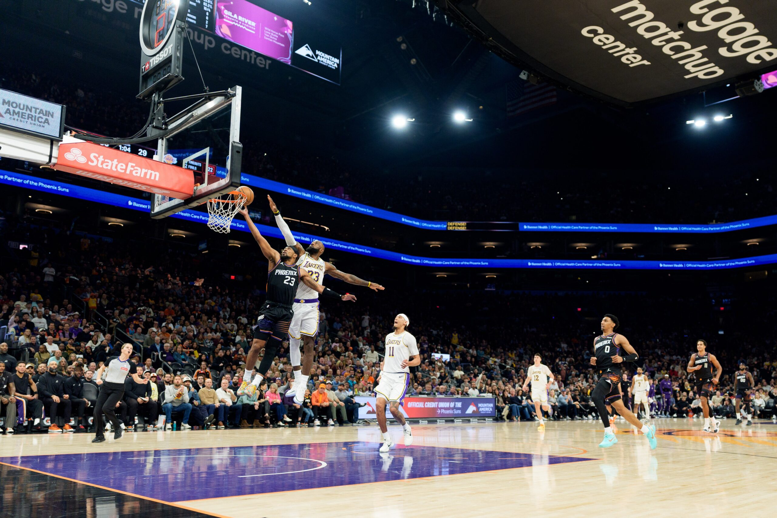 Perto de fazer 41 anos, LeBron mostra explosão física e dá toco espetacular; assista