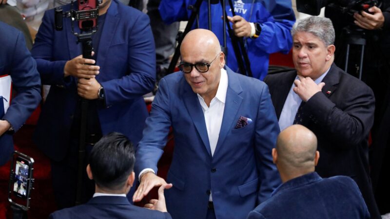 Venezuela aprova lei contra pirataria e bloqueios em meio a apreensões de petroleiros pelos EUA