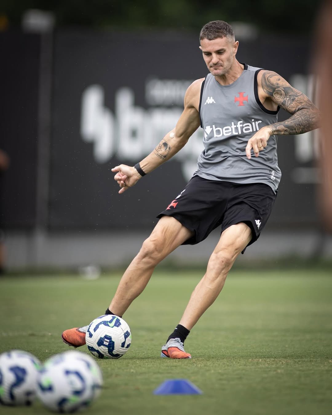 Escalação do Vasco: Diniz ainda não define time, mas deve poupar titulares na última rodada do Brasileiro