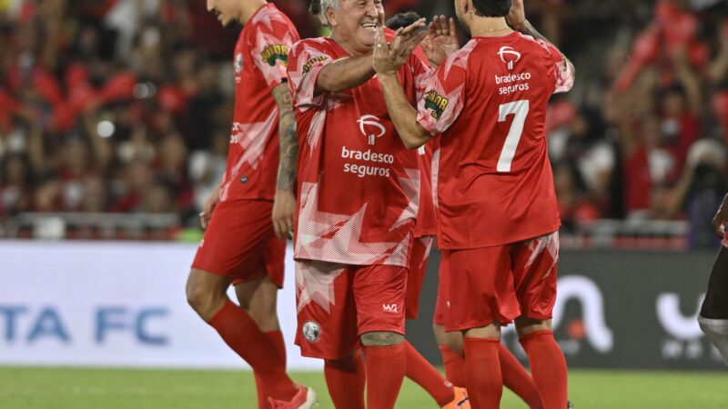 Bicicleta de Pedro e tabela de Zico com Arrascaeta: veja lances do Jogo das Estrelas