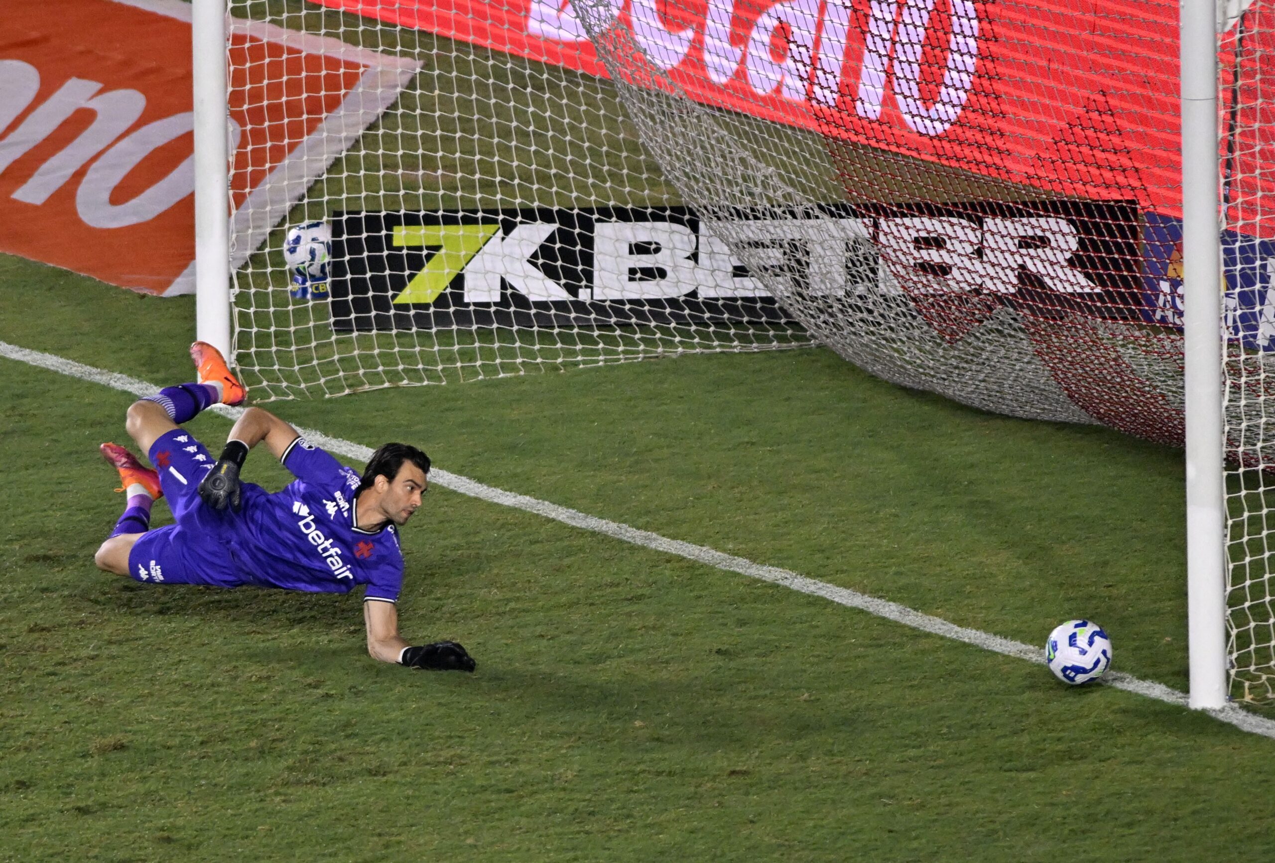 Veja de quais resultados o Vasco precisa nesta quarta para se livrar do risco de rebaixamento