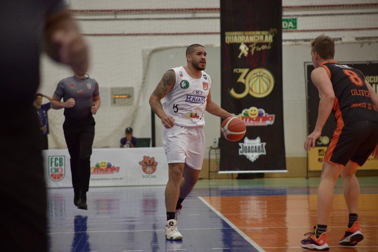 FCB premia melhores de 2025 no basquete catarinense