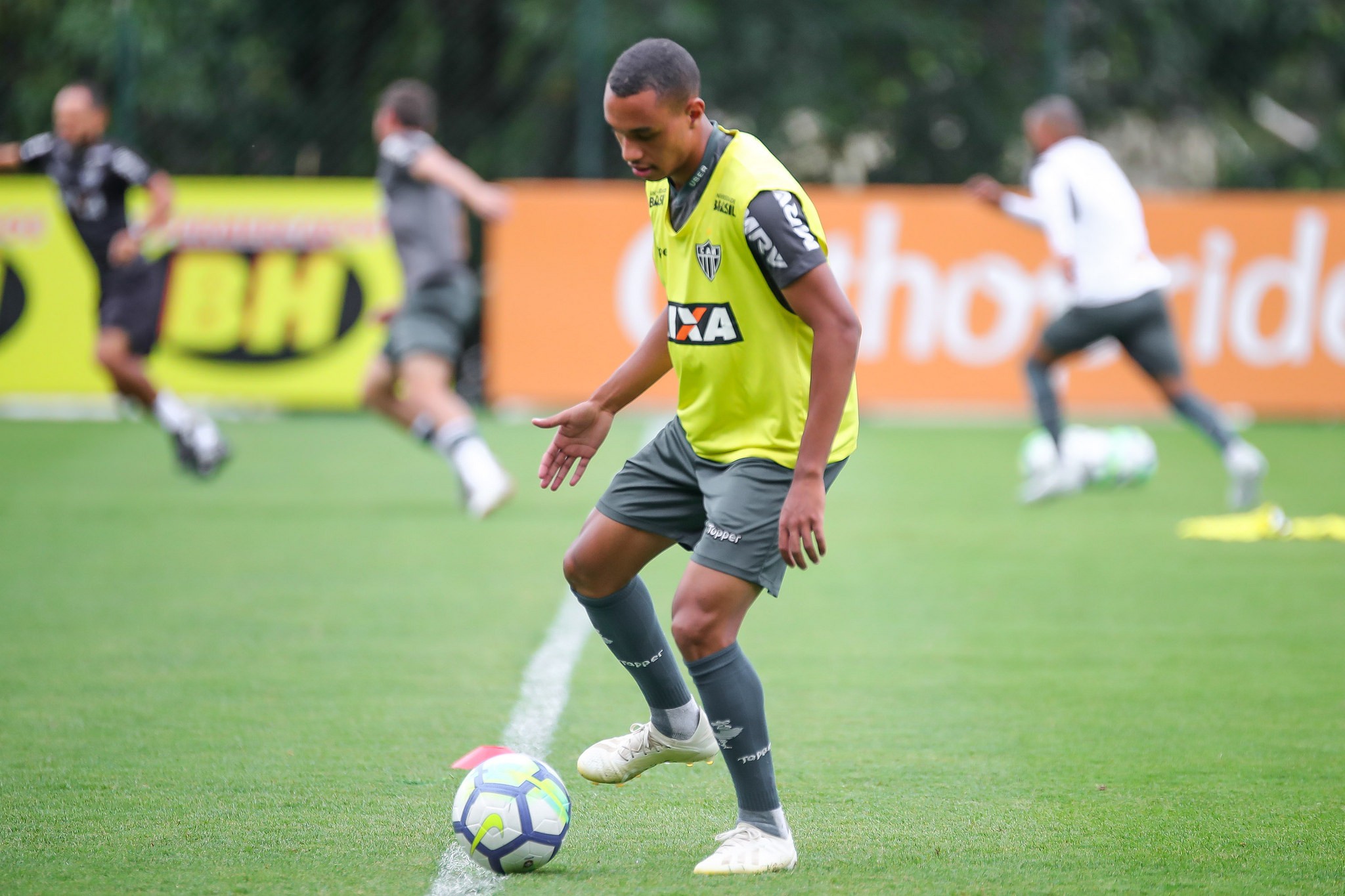 Capivariano chega a 24 reforços para o Paulistão com ex-Atlético-MG e zagueiro de 1,91m