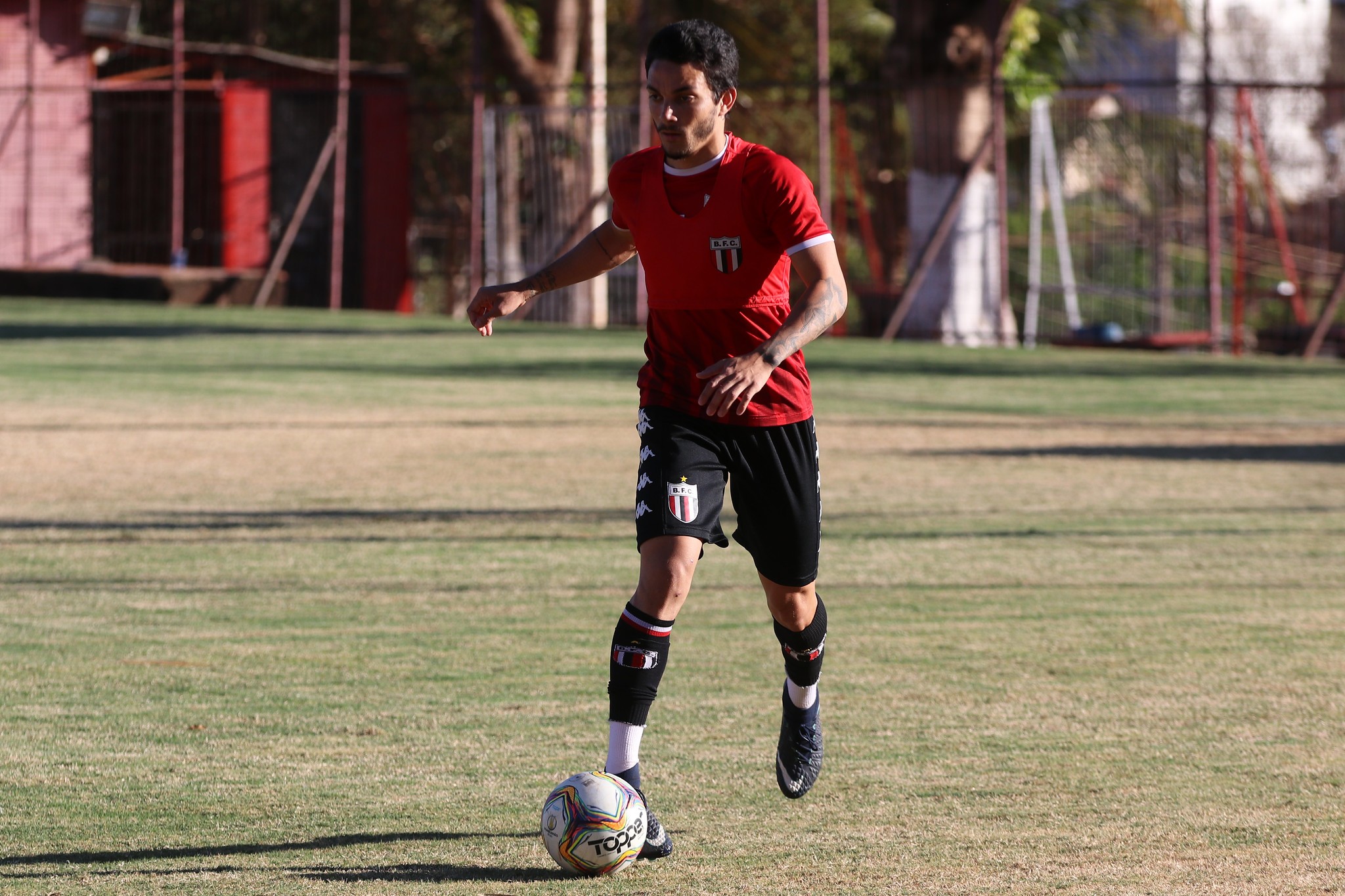 Com passagem no Botafogo-SP, Dodô é o novo reforço do Manaus para a temporada 2026