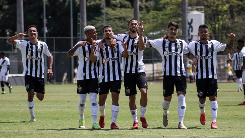 Santa Cruz acerta a contratação do lateral-direito Hamilton, ex-Galo