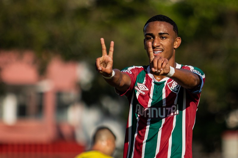 Fluminense empresta zagueiro ao Mirassol após saída de Jemmes