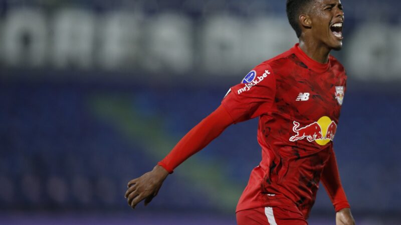 Bragantino empresta atacante Talisson para o Avaí