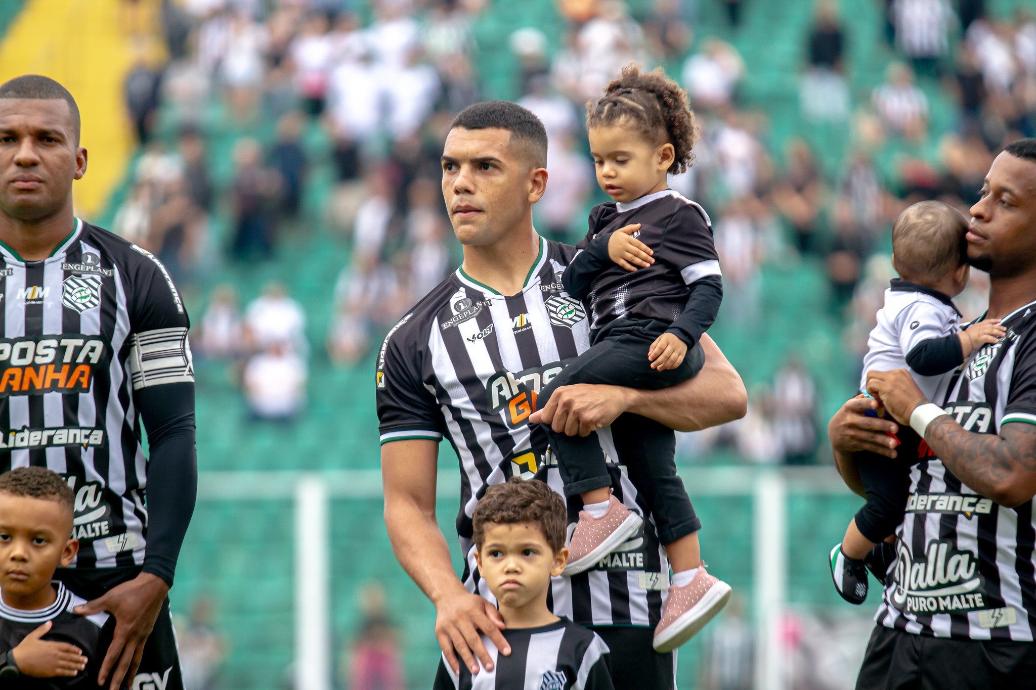 Ex-Figueirense, Jhony Douglas é contratado pelo Joinville