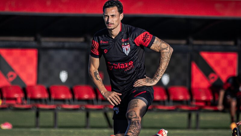 Atacante Derek volta de empréstimo e reforça o Atlético-GO em 2026