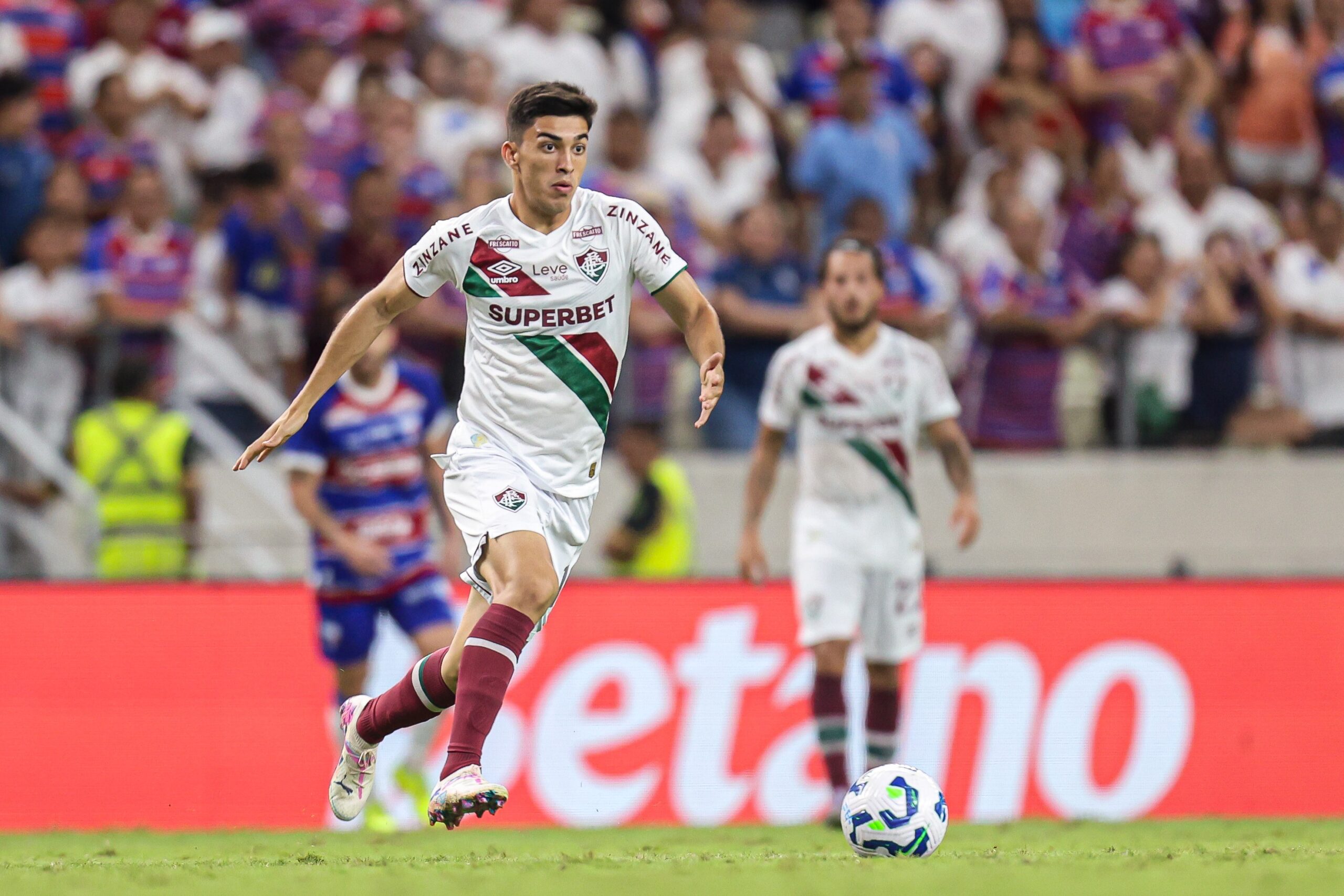 Lezcano é procurado pelo Cerro Porteño, mas empresário diz que deve permanecer no Fluminense