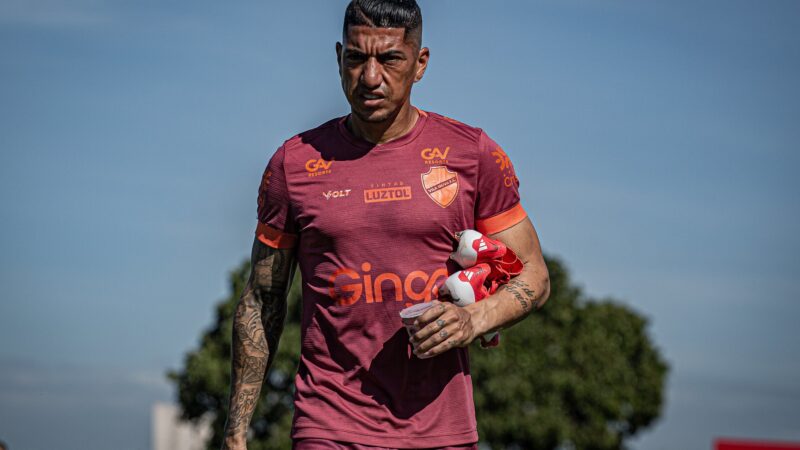 Guarani avança para fechar com volante Ralf, multicampeão pelo Corinthians