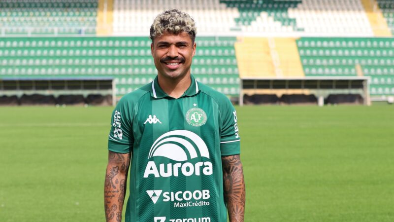 Chapecoense rescinde contrato com o meia Márcio Júnior