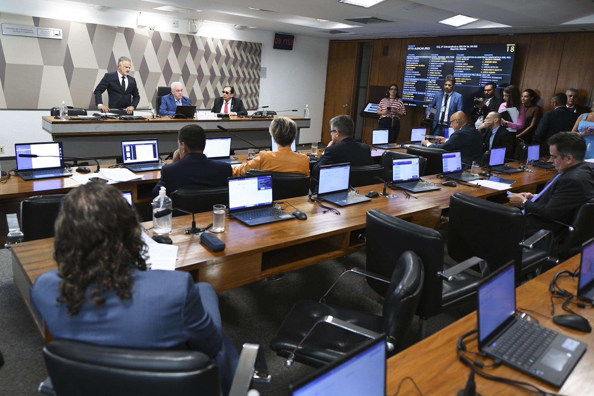 Câmara dos Deputados aprova punição para devedores contumazes de impostos; projeto vai à sanção