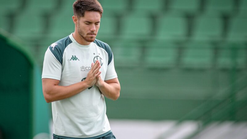 Com pré-contrato assinado, chegada de meia ao Paysandu é incerta