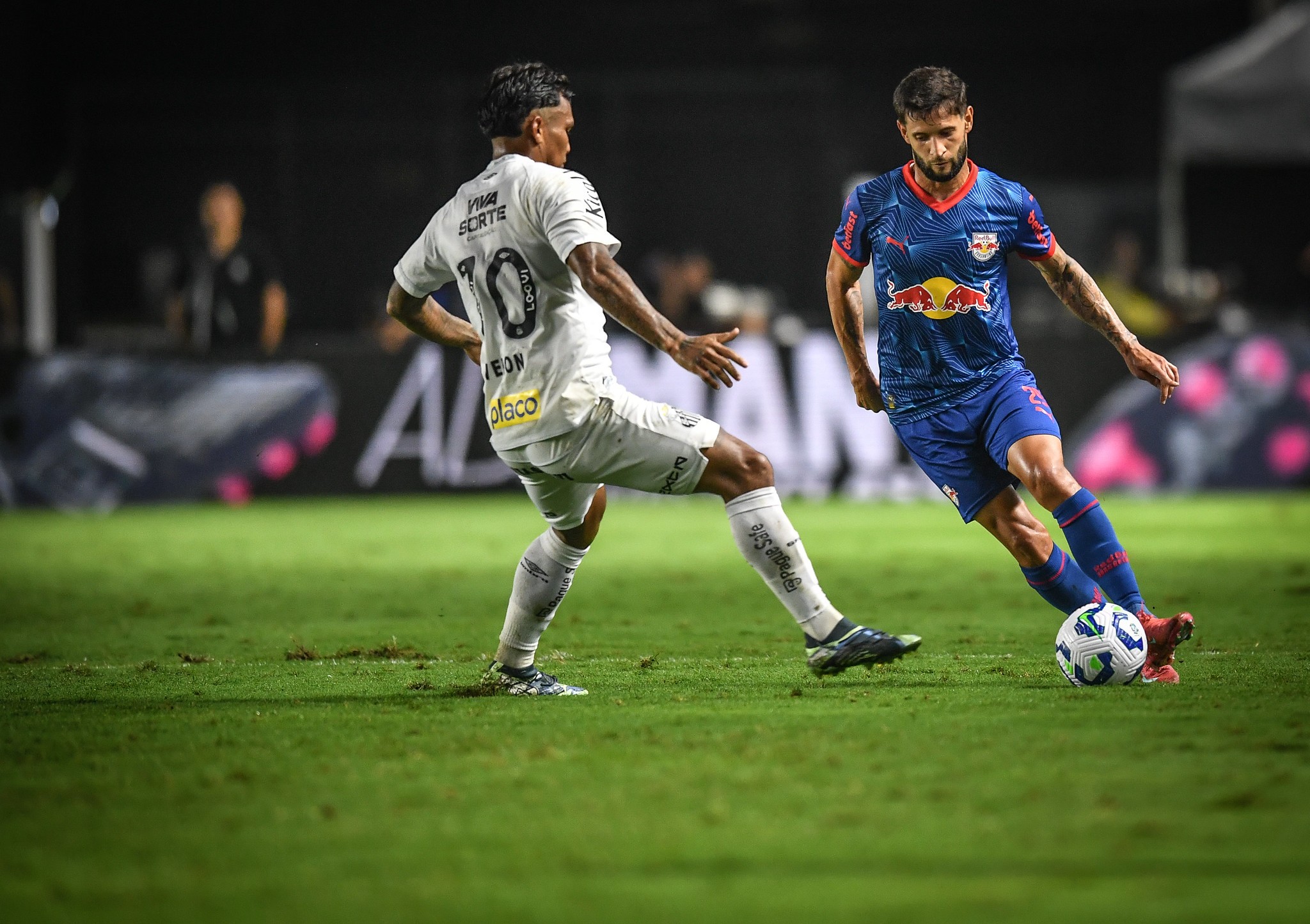 Atlético-MG negocia a contratação de Juninho Capixaba, do RB Bragantino