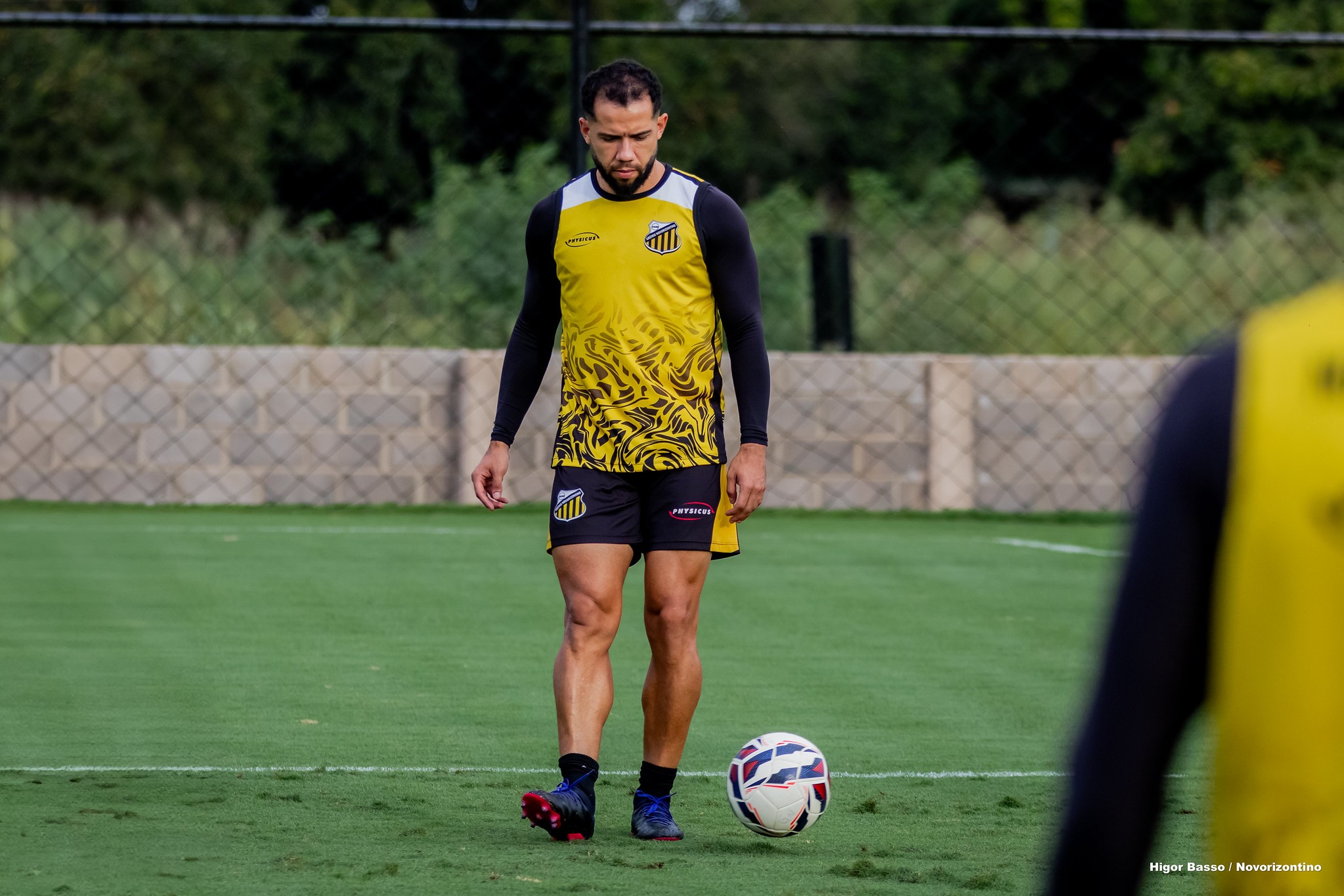 Ainda tímido no mercado, Goiás fecha semana apenas com um reforço novo