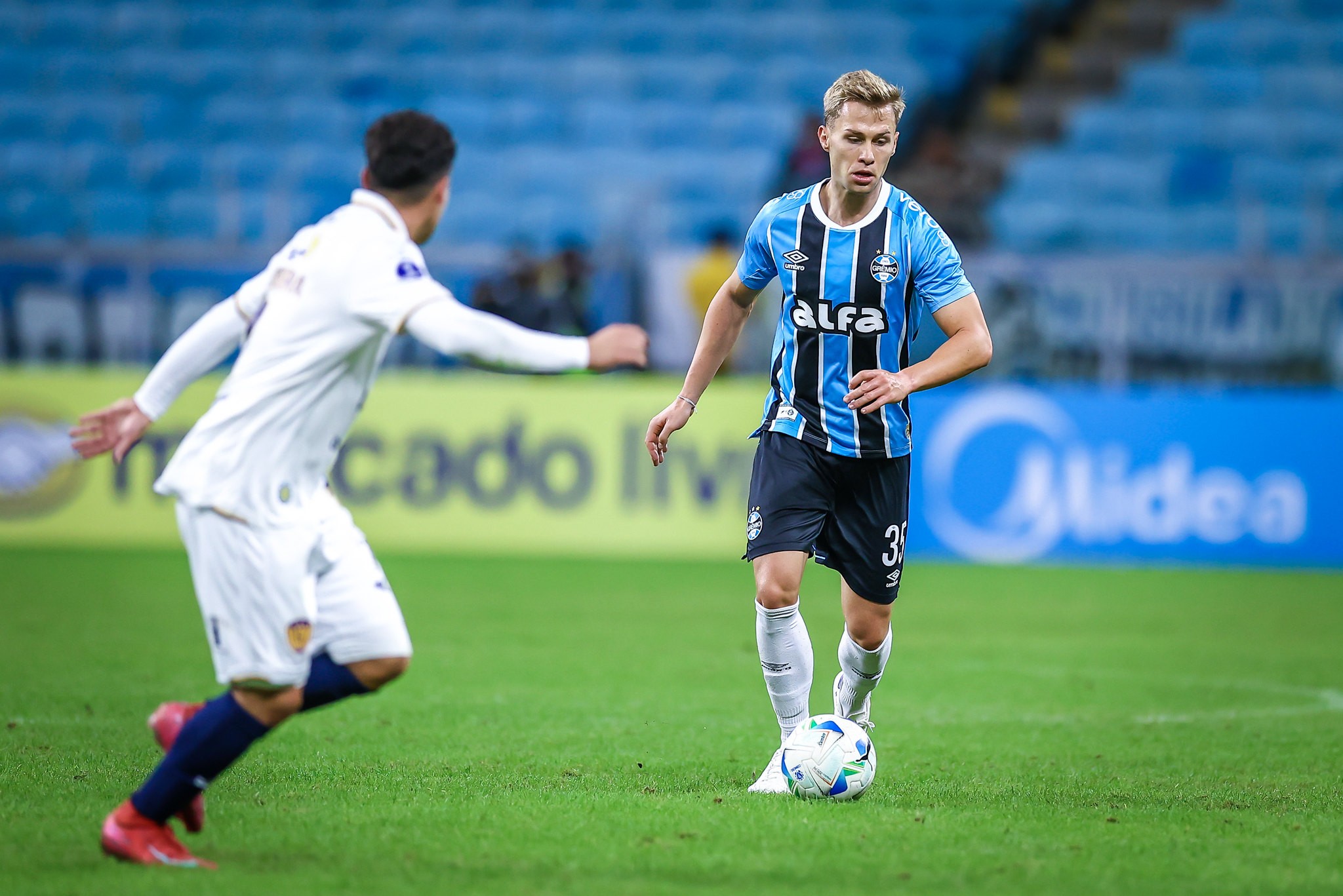Fortaleza acerta com o volante Ronald, joia do Grêmio, por empréstimo