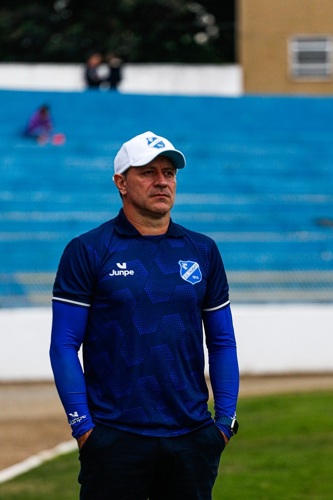 Técnico Rogério Henrique deixa Taubaté a menos de um mês para estreia na Série A2