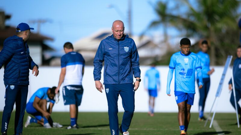 Marquinhos Santos avalia próximos passos do Avaí: “Futuro preocupante”