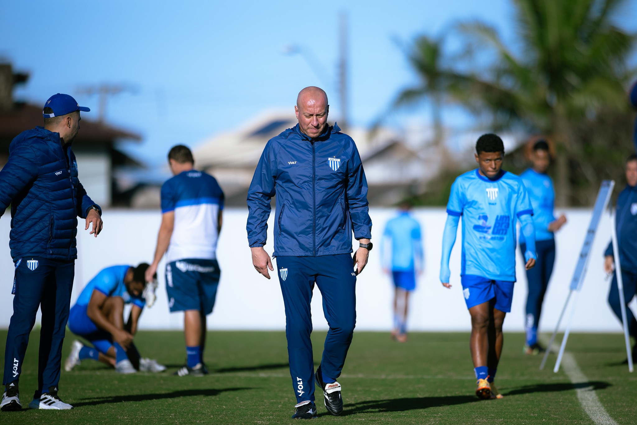 Marquinhos Santos avalia próximos passos do Avaí: “Futuro preocupante”