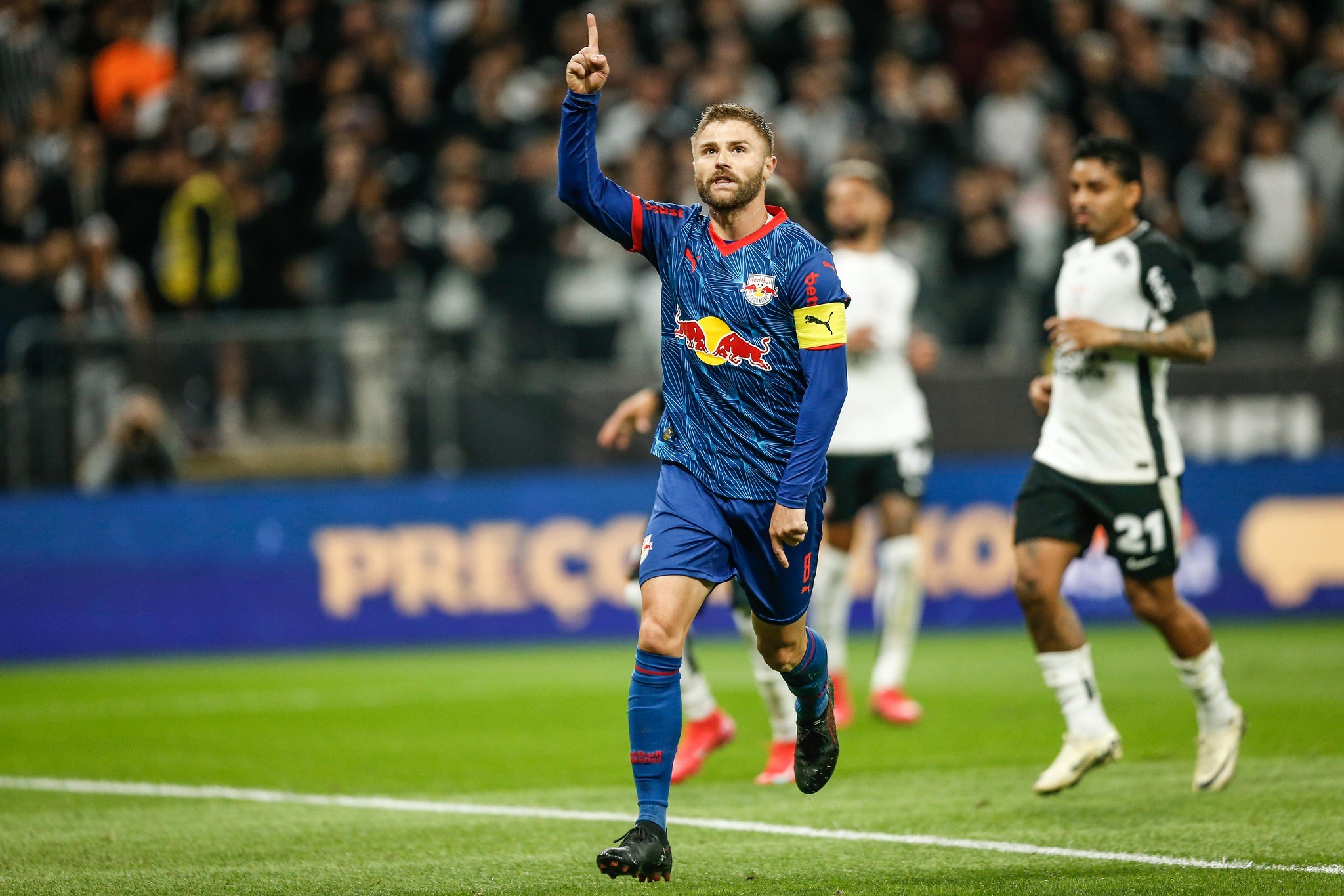 Athletico demonstra interesse em Eduardo Sasha, do Bragantino