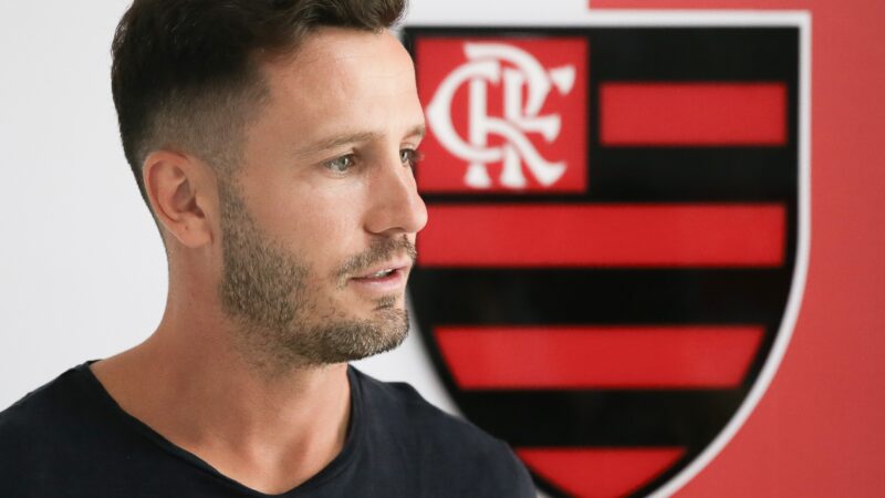 Saúl buscará outra opinião antes de decidir sobre cirurgia que pode afastá-lo do Flamengo por até quatro meses