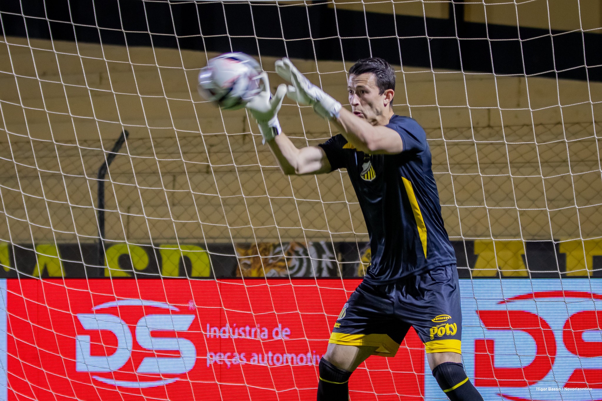 Vila Nova acerta contratação do goleiro Airton, do Novorizontino