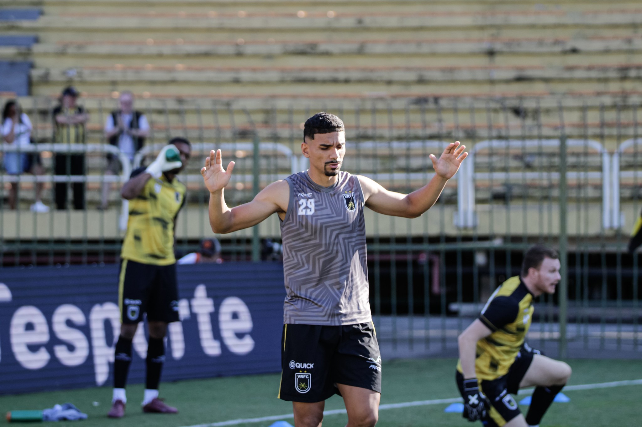 Volta Redonda acerta permanência de zagueiro Lucas Adell