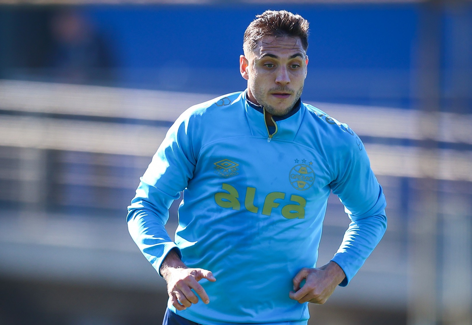 Entenda por que o Grêmio pode ter que pagar por volante contratado de graça