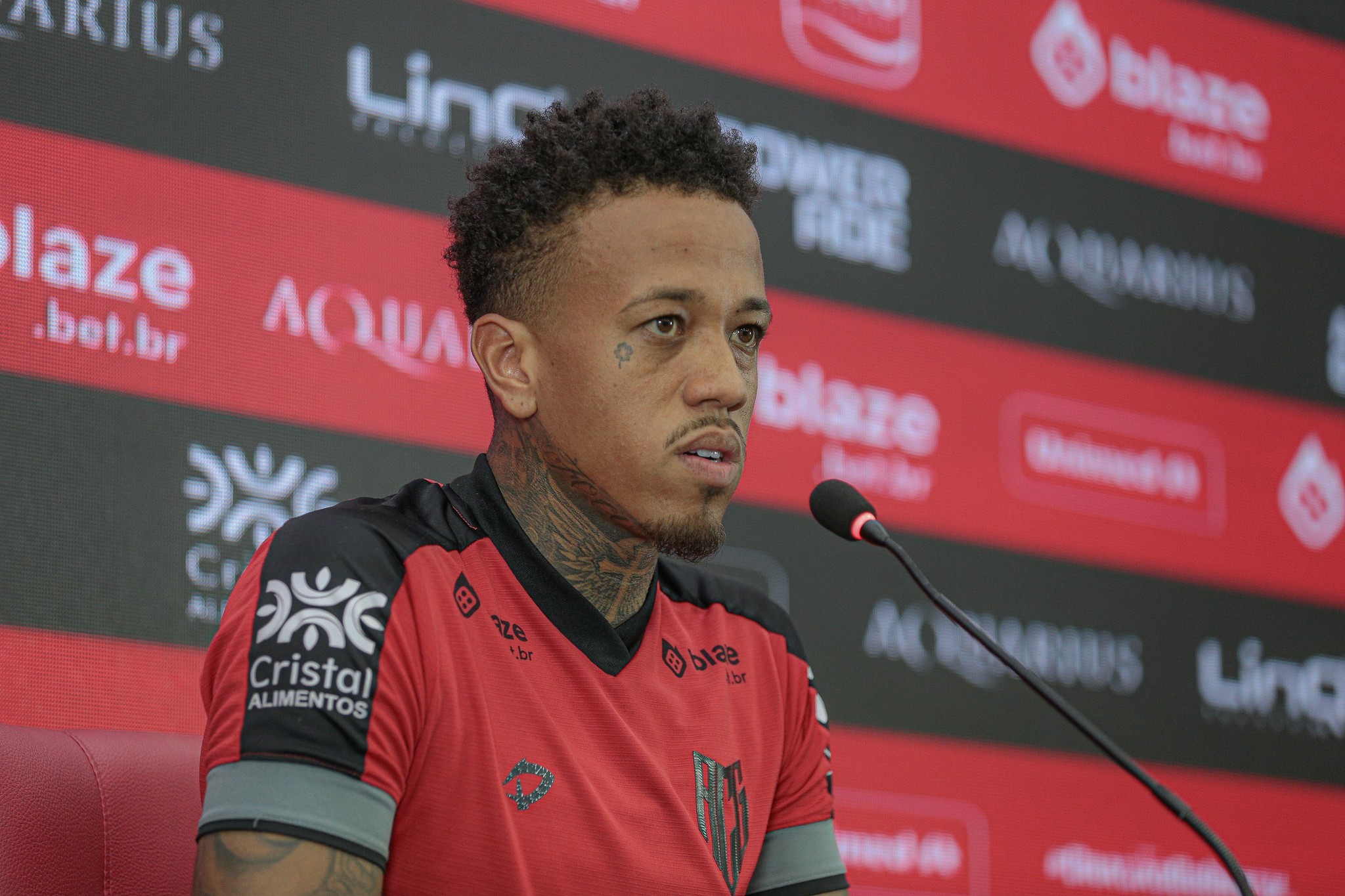 CRB anuncia a contratação do volante Luizão, ex-Atlético-GO