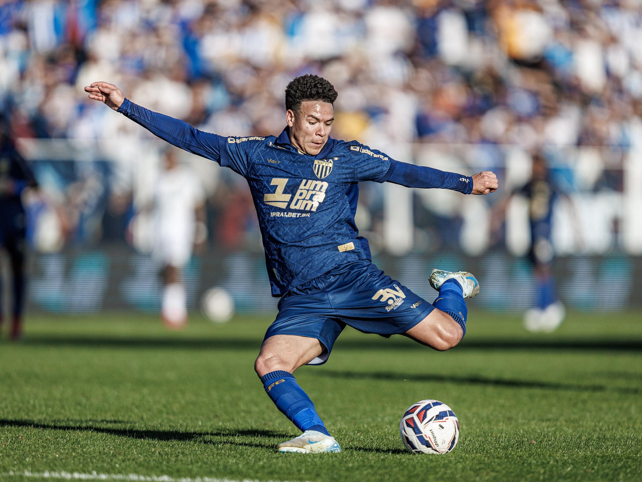 Vila Nova contrata o meia Marquinhos Gabriel por dois anos