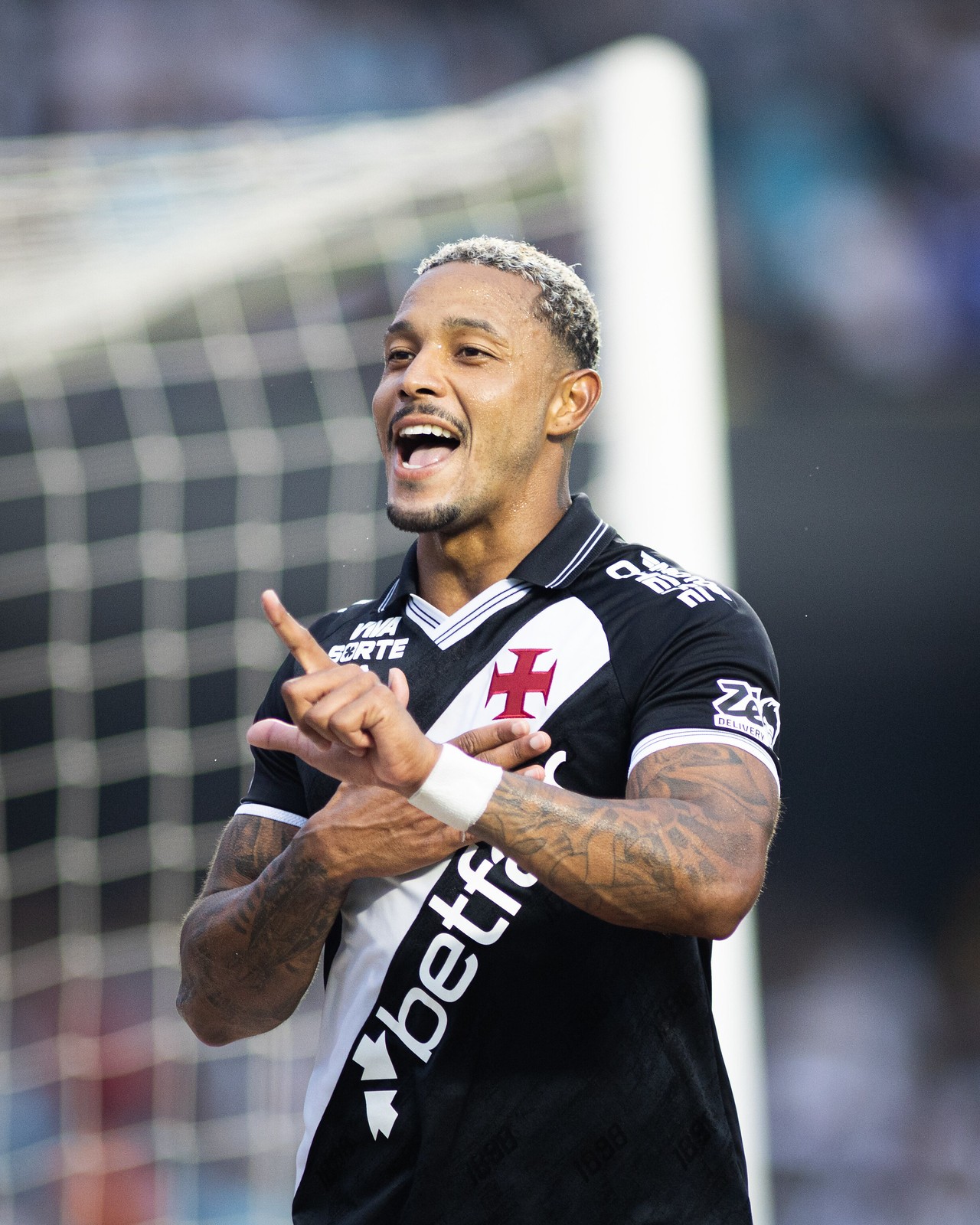 Vitória demonstra interesse em David, mas conversas com Vasco esfriam; entenda a negociação
