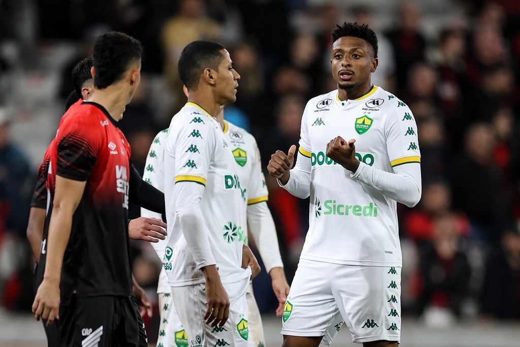 Botafogo-SP contrata zagueiro Gui Mariano, ex-Cuiabá