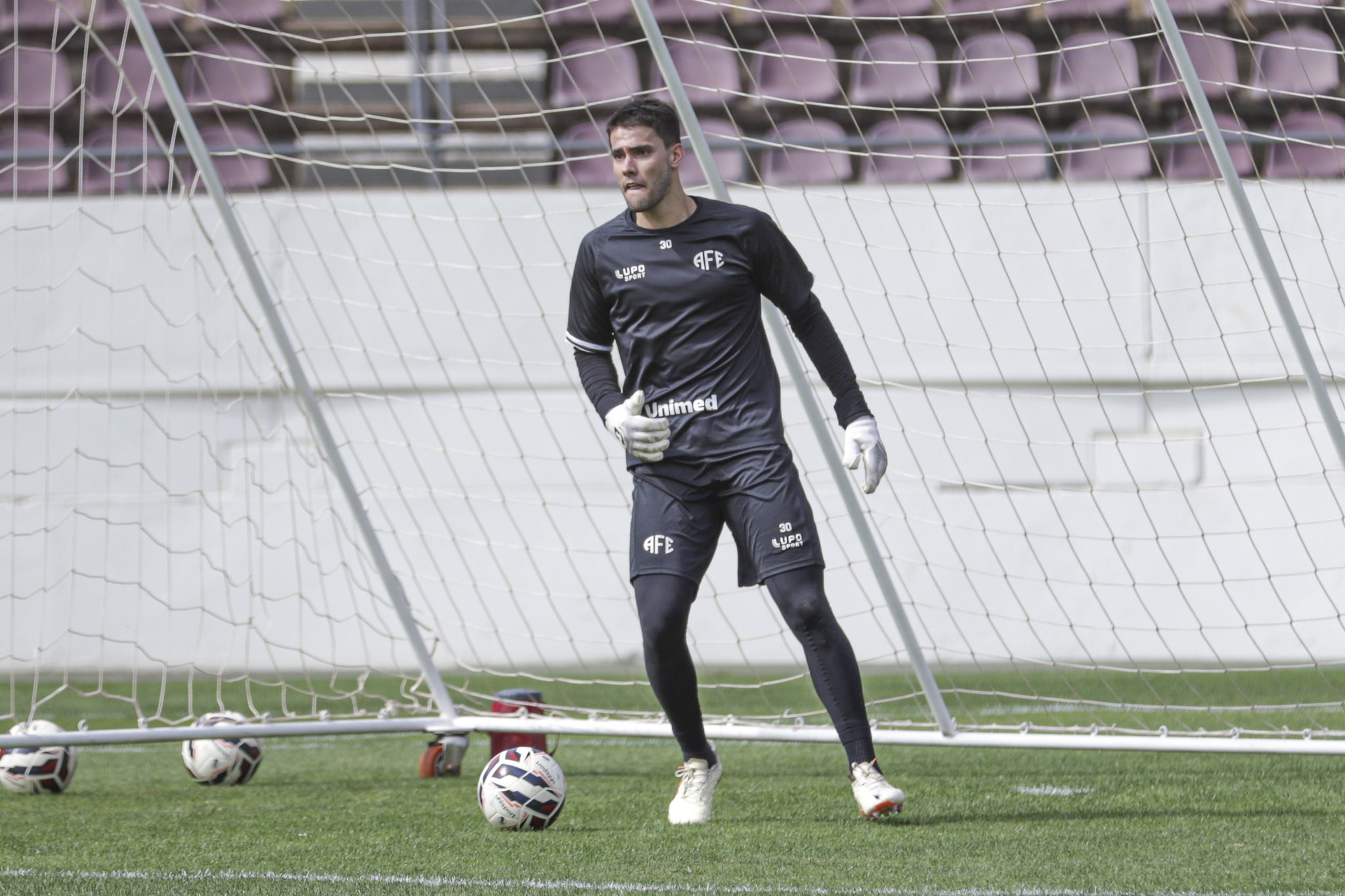 Ferroviária encaminha renovações com Dênis Júnior e Ricardinho