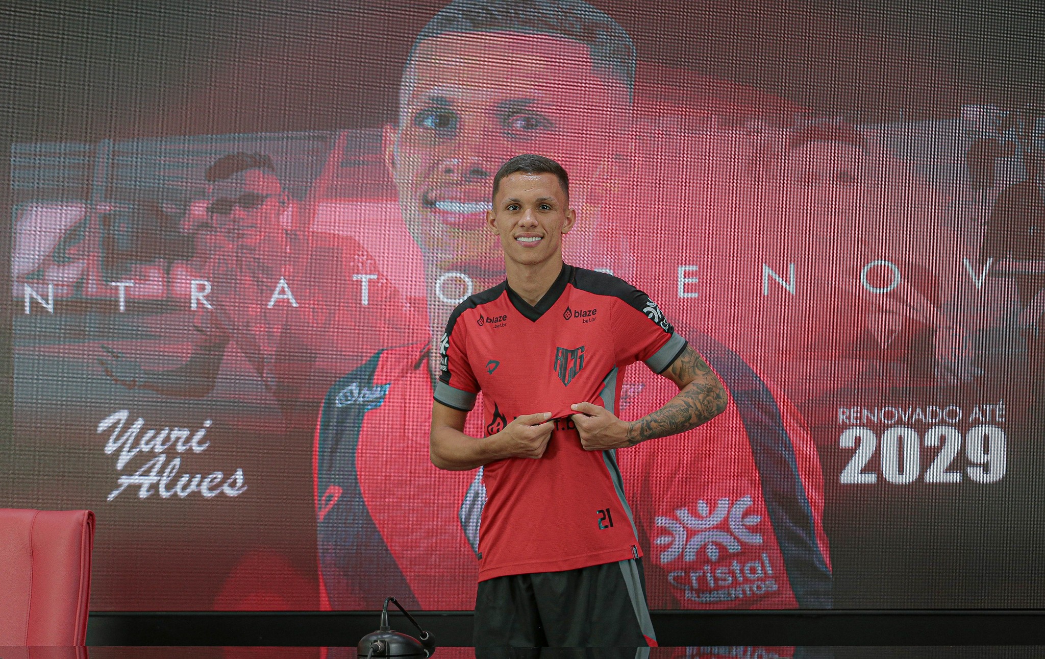 Lacerda comenta saída iminente de Yuri para o Bragantino e aguarda reforços