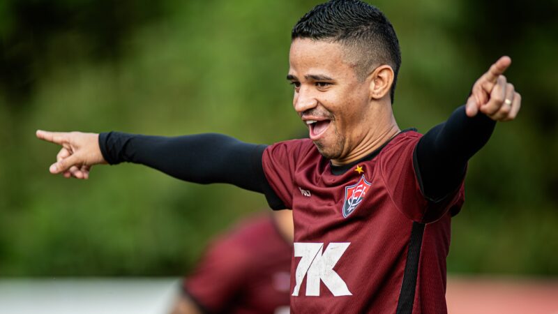 Vitória eleva oferta e encaminha compra de Erick, do São Paulo
