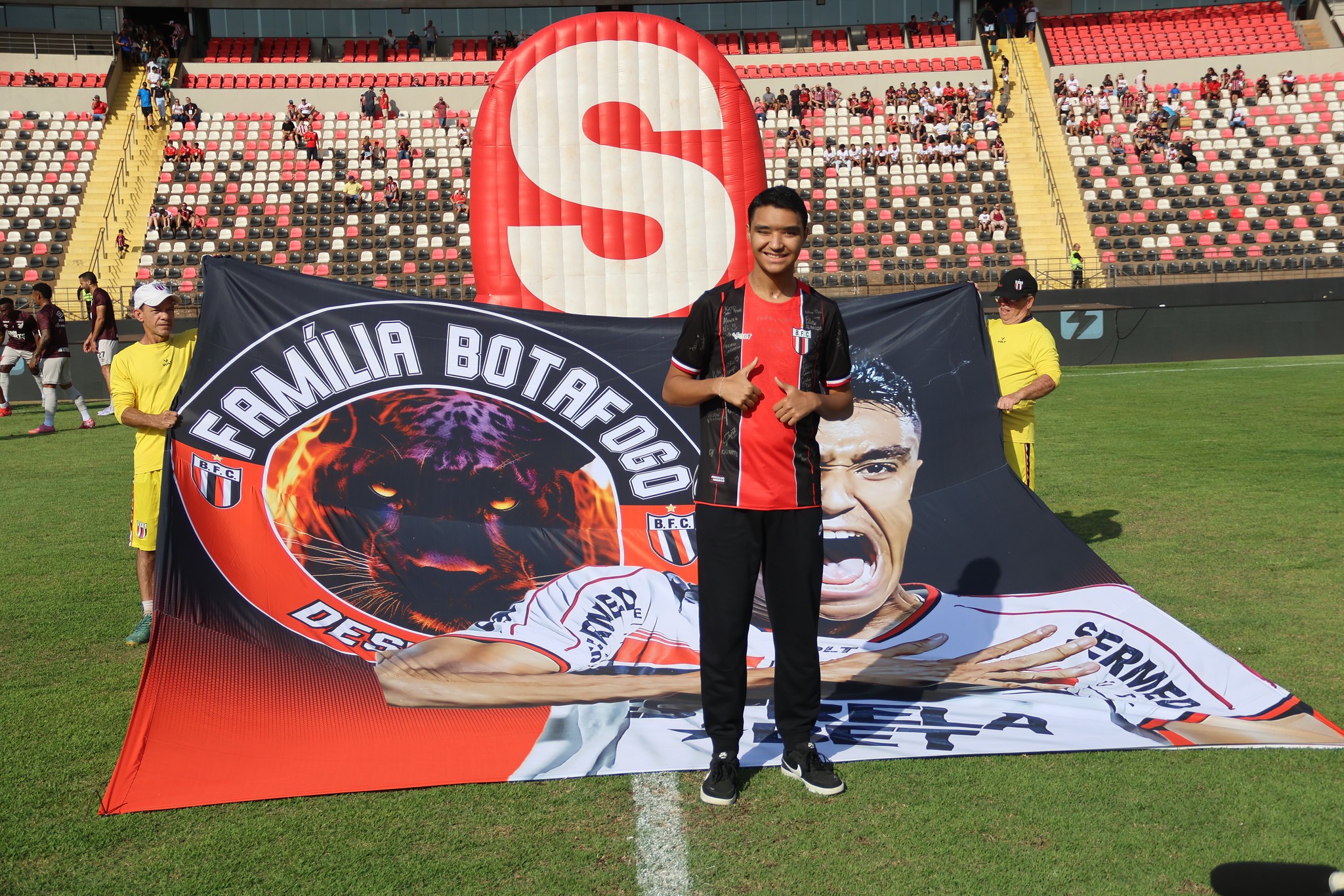 Na véspera de Natal, Pedro Severino comemora recuperação de grave acidente; vídeo