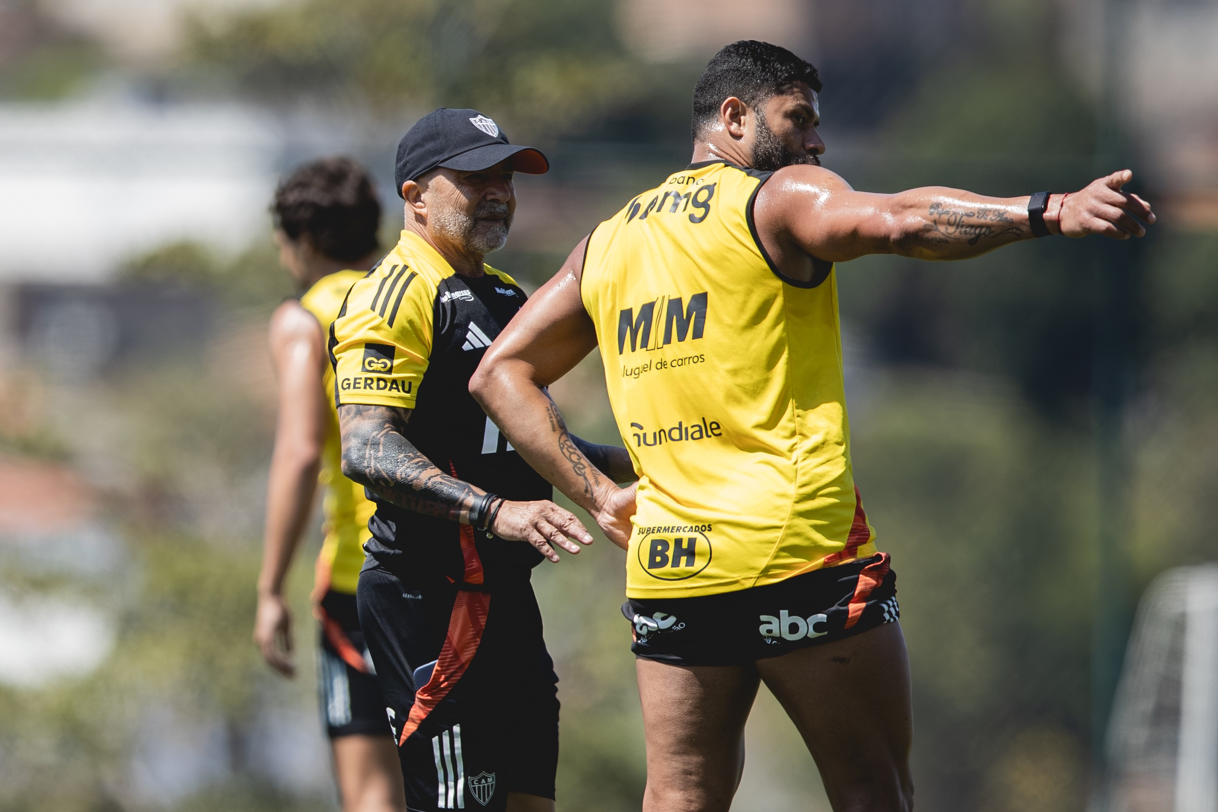 Sampaoli nega que reclamação levou Hulk à reserva do Atlético-MG: “Falo diretamente, não pela imprensa”